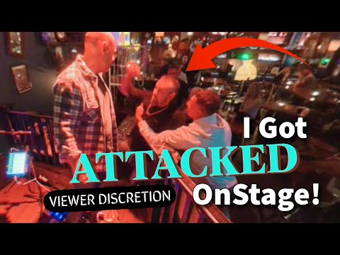 Видео: На меня напали на сцене. Ночь, когда концерт перерос в насилие