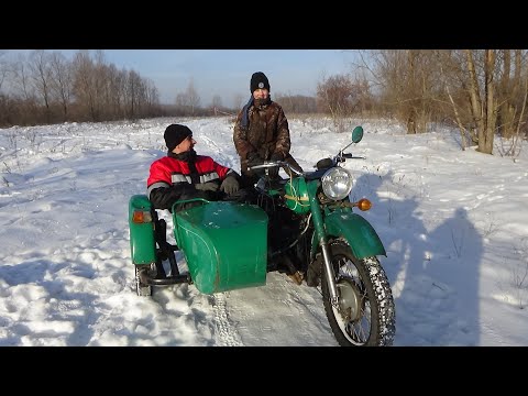 Видео: Покатушки на мотоцикле "Урал"  по речке.