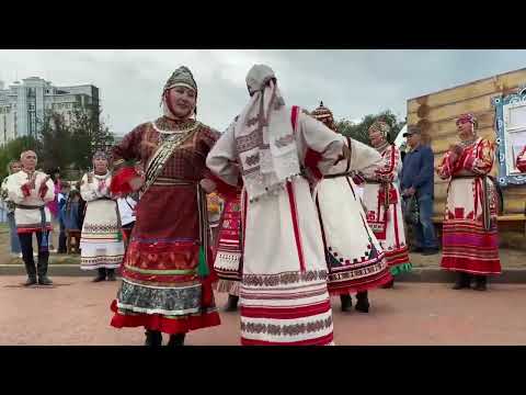 Видео: Народный фольклорный ансамбль «Уяв». Чувашский танец и песня. День города Чебоксары 2023