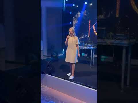 Видео: Эстелла Шатунова - "Эта звёздная ночь". Вместе с голосом Папы. Музыка и слова - Юрия Шатунова