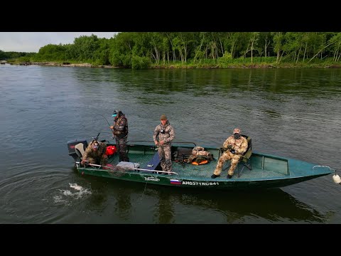 Видео: ТЫСЯЧИ РЫБ ПОД НОГАМИ! СПИННИНГИ ТРЕЩАТ!  СЛАБОНЕРВНЫМ РЫБАКАМ НЕ ПОКАЗЫВАТЬ! КАМЧАТКА 2025!
