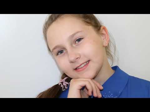 Видео: Выпускной в начальной школе "Обыкновенное чудо"