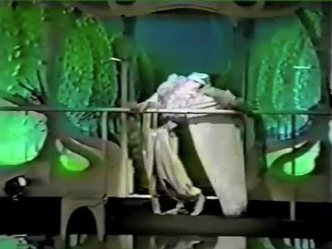 Видео: Служанки - Выход Мадам 1992 (Daniel Lavoie -- Ils s'aiment)