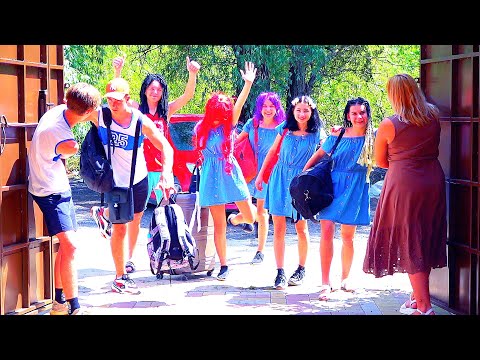 Видео: КАНИКУЛЫ!!!ПЕРВЫЙ ДЕНЬ В ЛАГЕРЕ! Что придумала Валентина Ивановна?)