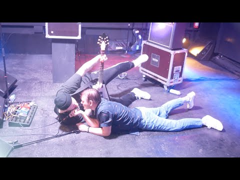 Видео: Щенки @ Pravda (live)