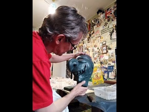 Видео: как сделать модель лица  бабы  яги  и сделать форму из  силикона.скульптура  бабы  Яги. Влад Гуф