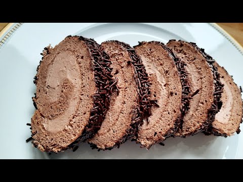 Видео: Простой и вкусный шоколадный рулет...