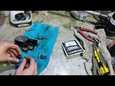 Видео: Переборка ГТЦ передних тормозов мотоцикла-мечты Harley-Davidson FLHRCI 1997