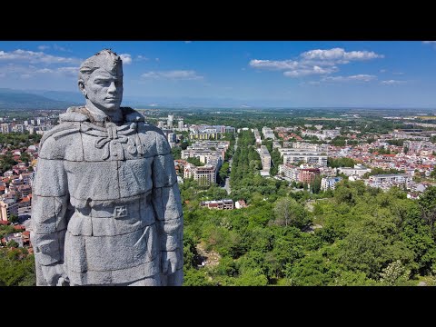 Видео: Стоит над горою Алеша