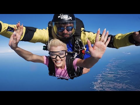 Видео: СКОЧИХ ОТ САМОЛЕТ