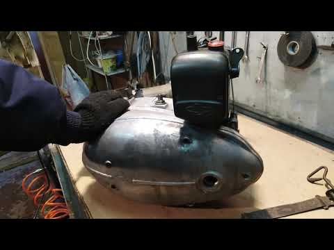 Видео: Иж 49: о делах текущих. Установка полки АКБ, распредкоробки, аккумулятора