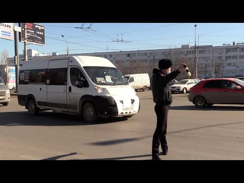 Видео: В Волгограде полицейские взялись за маршрутки и автобусы