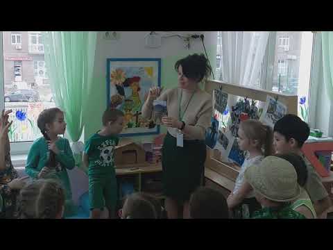 Видео: отрывок из комбинированного занятия  по развитию речи и рисованию "ЖИРАФ"