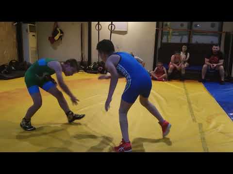 Видео: Демонстративен турнир по борба за деца в Свиленград