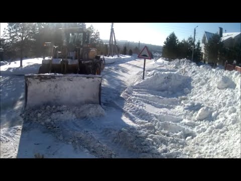 Видео: ЧИЩУ ПЛОЩАДКИ ОТ СНЕГА (LW300F)