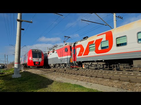 Видео: Комбо! Электровоз ЭП1П-031 с поездом Адлер—Кисловодск и ЭС1-042 сообщением Кисловодск—Мин. Воды