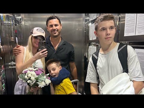 Видео: VLOG// Даша вернулась, Артем сбрил БРОВИ.