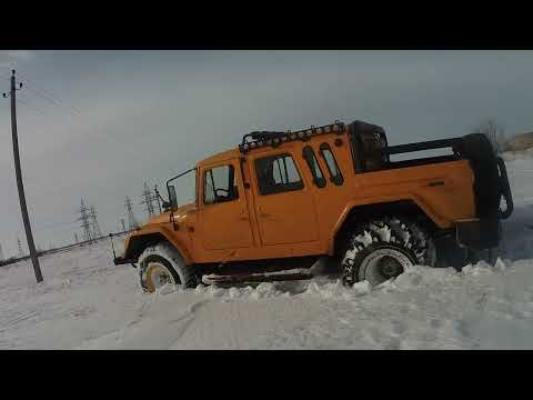 Видео: Первый весенний выезд. Поставили арочные колеса на джип. Уазы тонут в снегу.