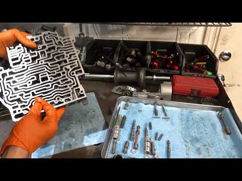 Видео: Узел корпуса клапана GM 700R4 (1988-1992) и комплект переключения передач Transgo Jr