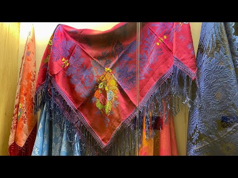 Видео: Открытие выставки «Платков и шалей яркий хоровод»