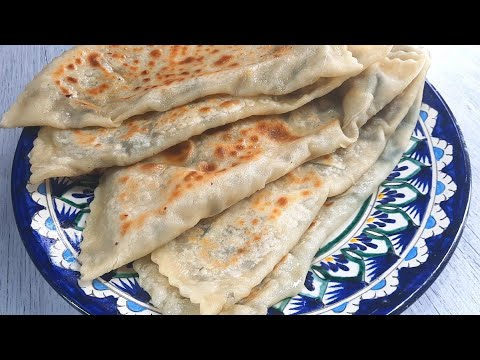 Видео: Мука, кипяток, Зелень и Творог! Вот, как нужно готовить Кутабы! ВЕК ЖИВИ-ВЕК УЧИСЬ!