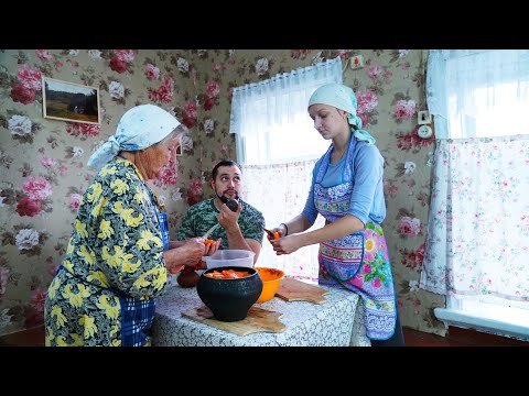 Видео: КУПИЛ 2 ДОМА В ДЕРЕВНЕ | БАБУШКА ГОТОВИТ В РУССКОЙ ПЕЧИ | ТОПЛЁНОЕ МОЛОКО, ПАРЕНКИ И СВЁКЛА НА УГЛЯХ