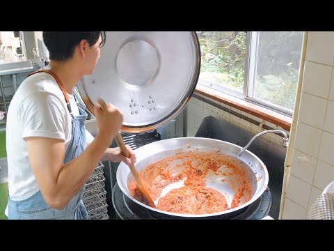 Видео: Невероятно вкусный ужин в столовой японского студенческого общежития!