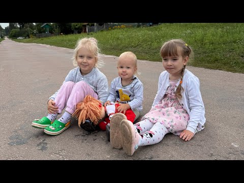 Видео: Настя і Тіна капають картоплю 