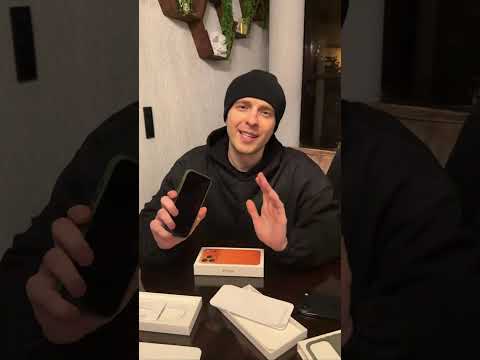 Видео: ЕГОР КРИД и WYLSACON в шоке от iPhone 17 Pro Max: распаковка, оранжевый цвет и хрупкий корпус!