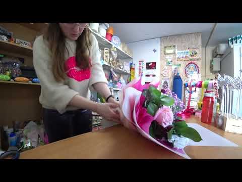 Видео: Как Упаковать Раскидистый Букет 💐Сборка и 3 Варианта Упаковки🌹