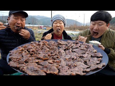 Видео: 2 вида бульгоги из маринованной говядины на гриле - кулинарное шоу Мукбанг