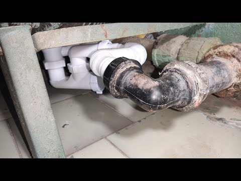 Видео: Протекает сифон в ванной | Замена сифона | Будни сантехника в Чернигове