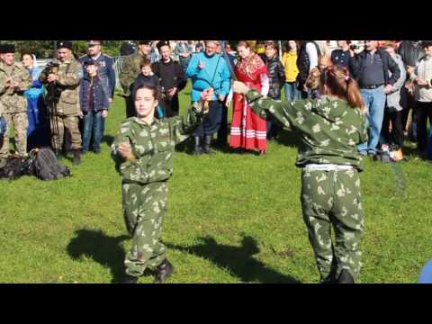 Видео: Сражение казачек - фланкировка. Казачья станица Москва 2016