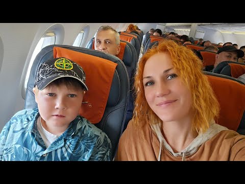 Видео: 5 ЧАСОВ В САМОЛЕТЕ из Сибири в Москву АЭРОПОРТ ШЕРЕМЕТЬЕВО | НА ТАКСИ ПО МОСКВЕ