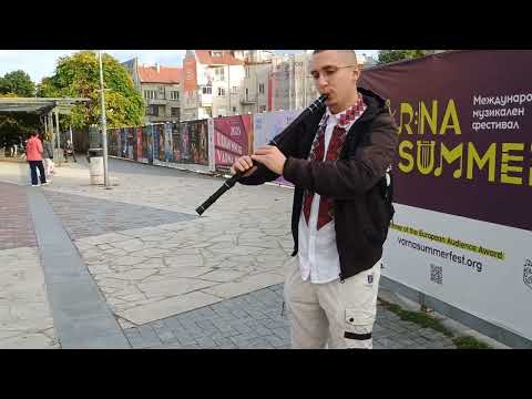 Видео: Уличен музикант, кавал, Варна, 17.10.2025