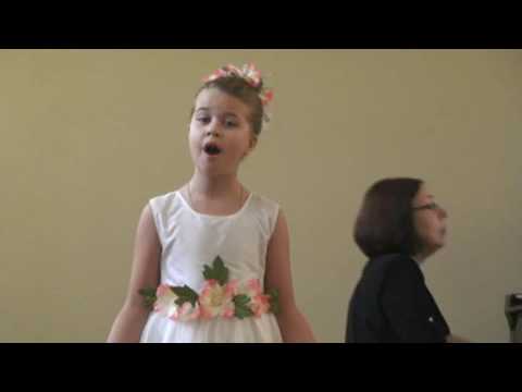 Видео: Комарова Арина  Польская народная песня Жаворонок