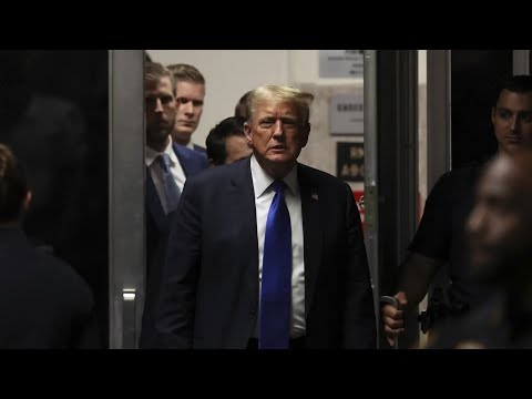 Видео: Уставший судья НАКОНЕЦ-ТО принимает АГРЕССИВНЫЕ меры против Трампа