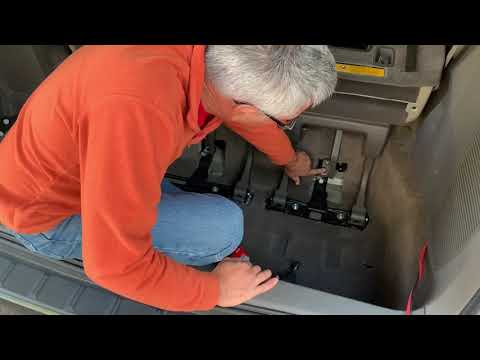 Видео: Снятие третьего ряда сидений Toyota Sienna — как это сделать
