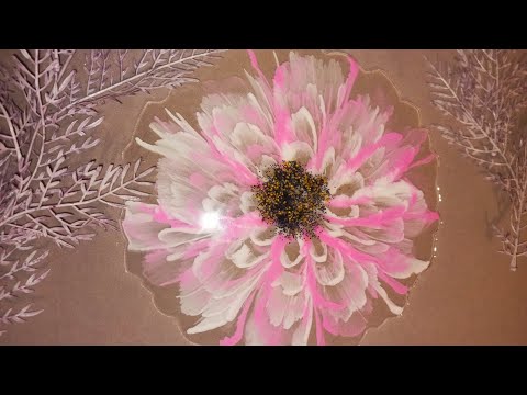 Видео: Работа с  эпоксидной смолой. Как сделать эффект-цветок в силиконовом молде?