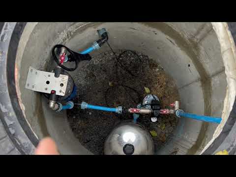 Видео: Як підключити свердловину? Облаштування свердловини в приямку.