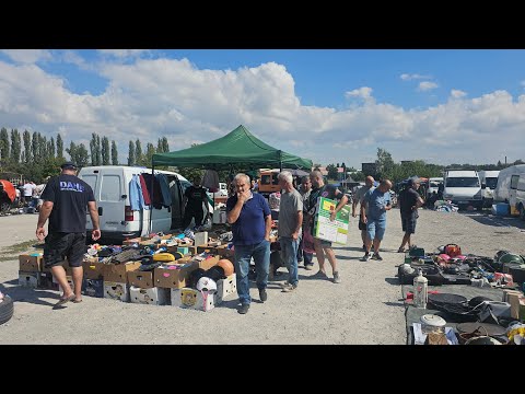 Видео: 🇧🇬 НА БИТАКА | Толкова  неща на едно място. Супер попадения за 10лв . Пазари и Битак в Bulgaria 🇧🇬