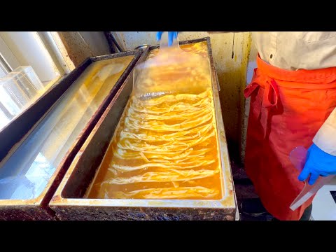 Видео: Пышный японский тамагояки на гриле! Узнайте, как готовится дашимаки-тамаго #japanesefood