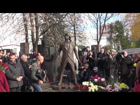Видео: Открытие памятника Дмитрию Хворостовскому на Новодевичьем кладбище