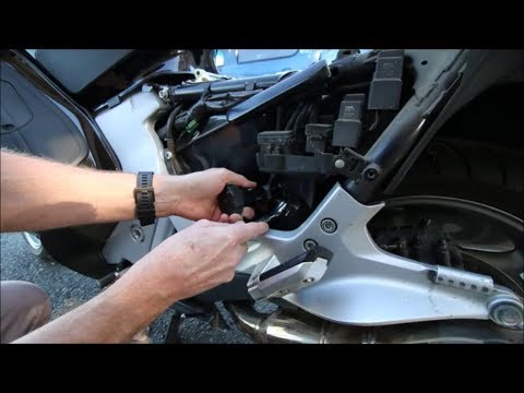 Видео: Техническое обслуживание регулятора предварительного натяжения задней подвески Honda ST1300