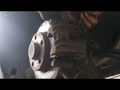 Видео: замена задних тормозных колодок на гольф 4