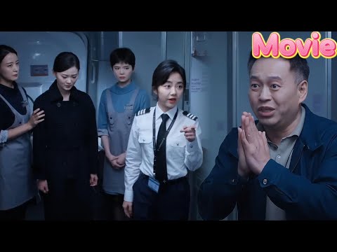 Видео: Пассажир лапнул стюардессу🍑Пилотка взбесилась — ударом отправила извращенца в полицию✈️🔥