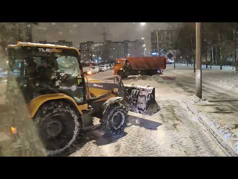 Видео: Вожу снег на Камазе 6520