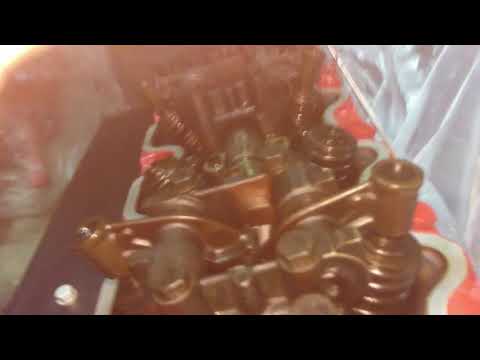 Видео: Замена маслосъемных колпачков на Mercedes M103-102