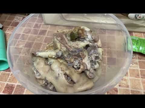 Видео: Наварила ФИРМЕННОГО ХОЛОДЦА! Рецепт моей бабы Кати 1897 г. р #каксваритьхолодец