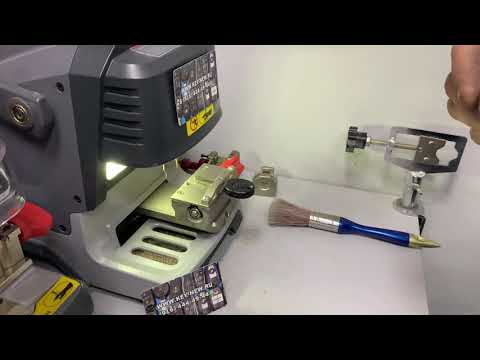 Видео: Нарезка Ключа по личинки двери